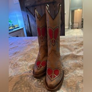 Corral teen cowgirl boots.